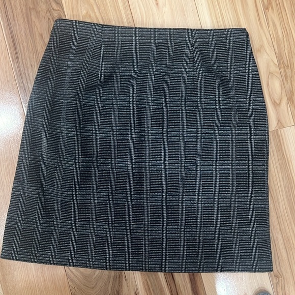 Plaid faux wrap front mini skirt - like new! - Picture 4 of 4